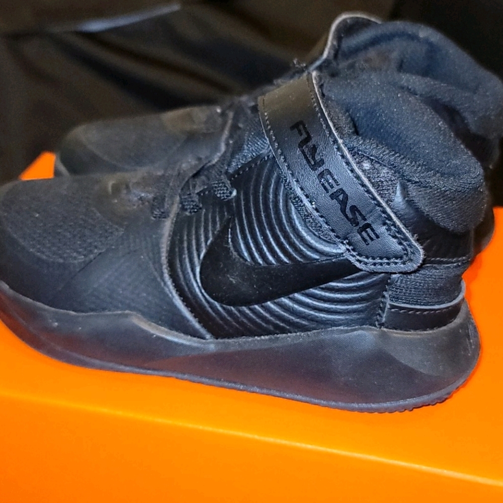 Nike Team Hustle D 9 FlyEase